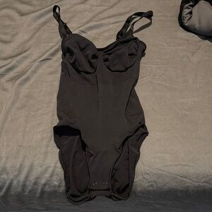 NWOT SKIMS Sculpting BodySuit W/ Snaps in Onyx